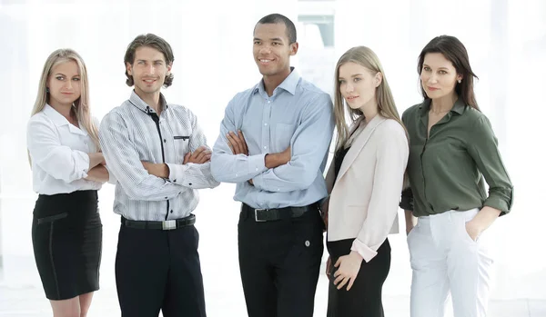 Grupo de empleados exitosos.el concepto de trabajo en equipo — Foto de Stock