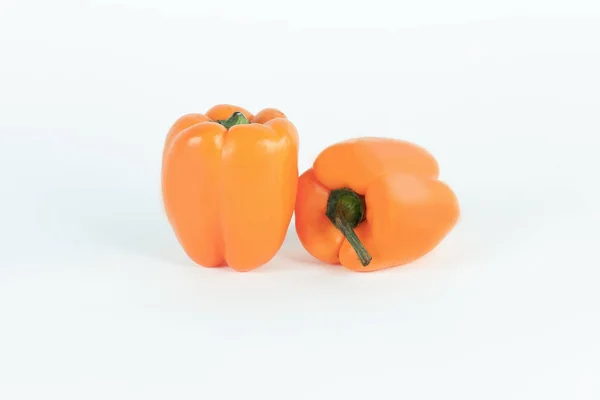Sarı çan peppers.isolated beyaz bir arka plan üzerinde — Stok fotoğraf