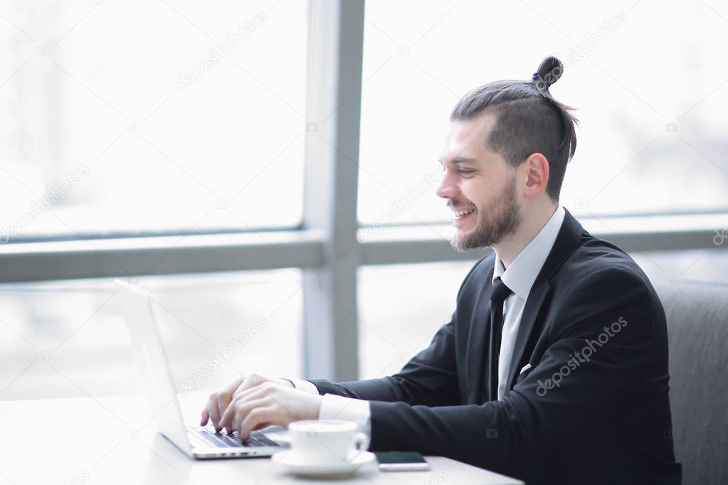 modern businessman typing on laptop.photo with copy space.