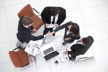 en iyi view.handshake, iş adamı ve iş kadın yüzünden bir resepsiyon