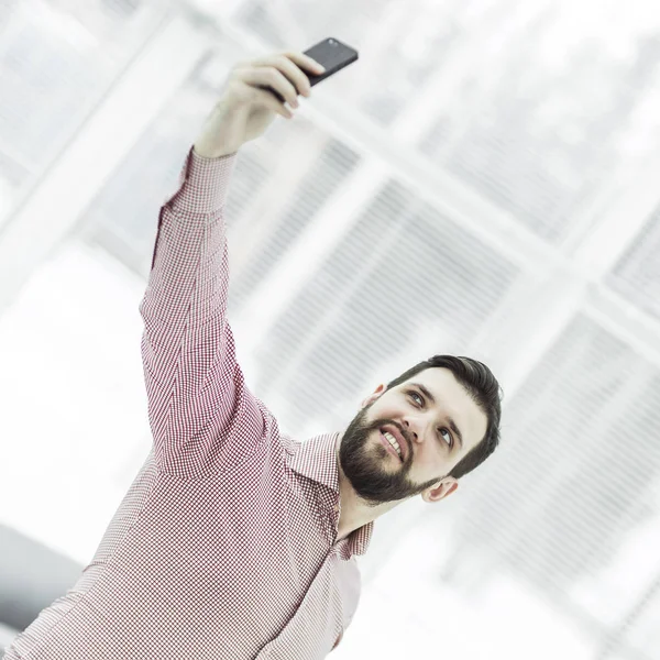 Businessman makes selfie while standing near window in office — Stock Photo, Image