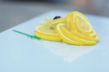 bir kesme tahtası üzerinde portakal dilim up.The kapatın