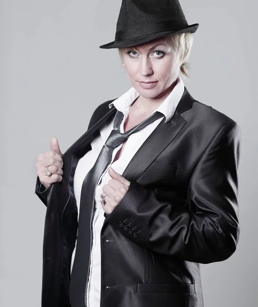 Portrét skandální ženy v černém klobouku — Stock fotografie