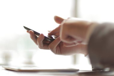 akıllı telefon ekran dokunarak up.businessman kapatın