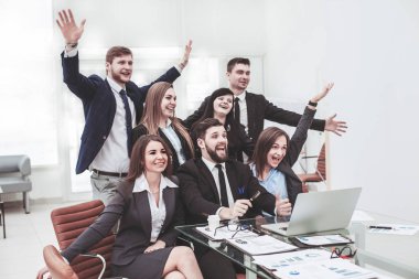 iş takım kendi elleriyle yukarı ve karar yakınındaki masaüstüne için oylama