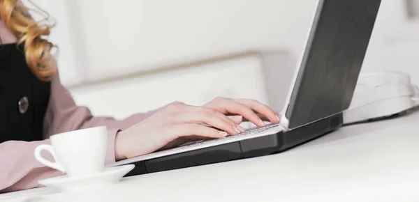 Closeup.young business woman working on laptop. photo with copy space — Stock Photo, Image