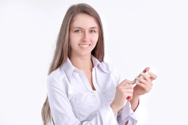 Close up.business mujer está escribiendo SMS en el teléfono móvil —  Fotos de Stock