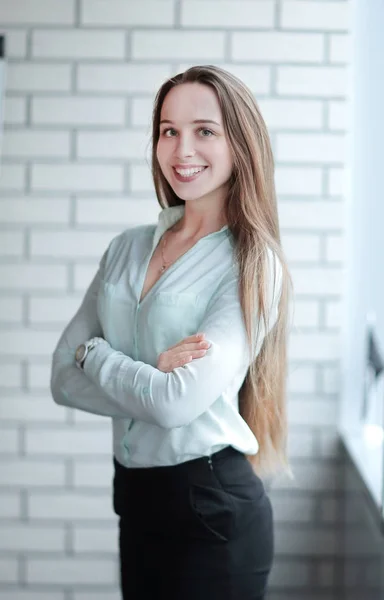 Business woman standing near the window in the corridor of the office. — Stock Photo, Image