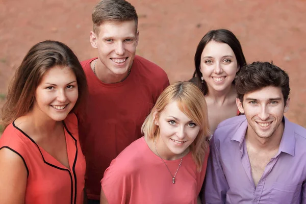 Portret van een groep succesvolle jongeren — Stockfoto