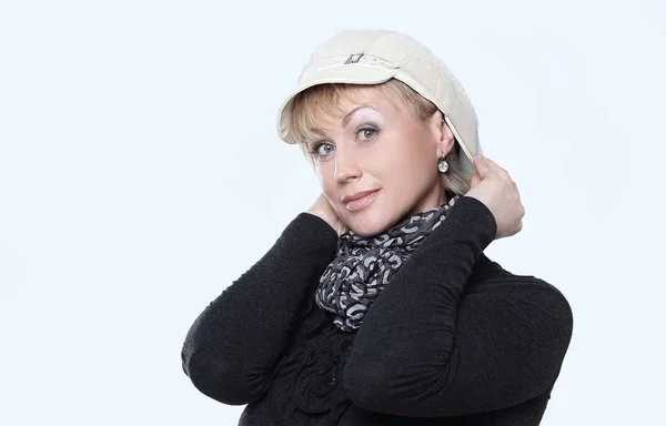 Portrét okouzlující ženy v bílé čepici. — Stock fotografie