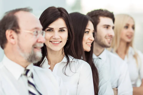 Concepto de trabajo en equipo-equipo profesional de negocios de pie uno al lado del otro — Foto de Stock