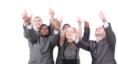 Yakın çekim. Uluslararası iş ekibi onaylıyor ve fotokopi alanına bakıyor.