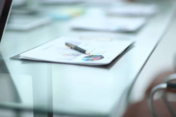 Stylo sur le bureau d'un businessman.photo avec espace de copie — Photo