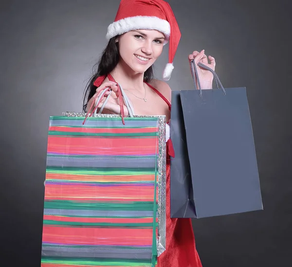 Szczęśliwa młoda kobieta ubrana jak Święty Mikołaj z Boże Narodzenie sho — Zdjęcie stockowe