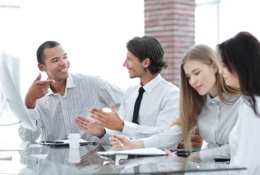 closeup.Multinational iş takım bir toplantı sırasında. ekip çalışması kavramı