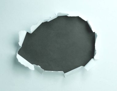 gri arka plan metin reklam için yırtık orta ile kağıt