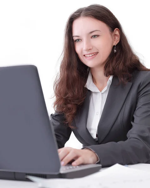 Portret van zakenvrouw werken met laptop — Stockfoto