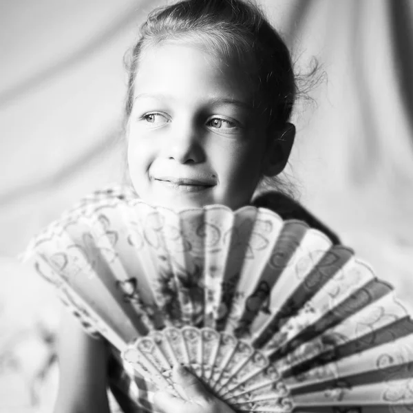 Black-and-white photo in retro style : portrait -cute on bright — Stock Photo, Image