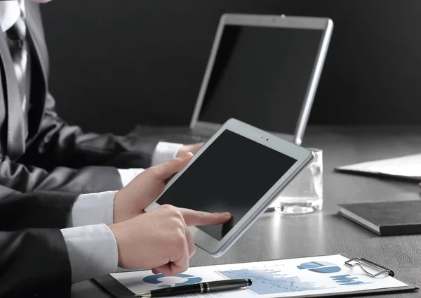 Close up.businessman using digital tablet to check financial data — Stock Photo, Image