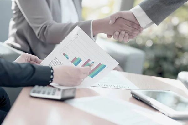 Close up. businessman considers financial profit from the new deal — Stock Photo, Image