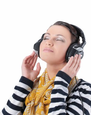 kulaklık ile müzik dinlemek closeup .stylish kız