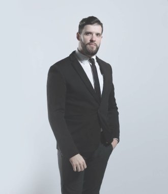 gri arka plan üzerinde ciddi bir businessman.isolated yan view.portrait