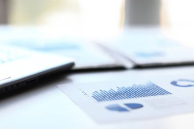 Ofiste bir çalışma alanı'nın bulanık görüntü