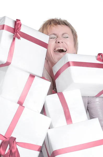 Close-up de mulher com muitas caixas de presente . — Fotografia de Stock