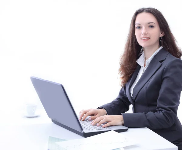 Po stronie view.business kobieta pisania na laptopa. — Zdjęcie stockowe