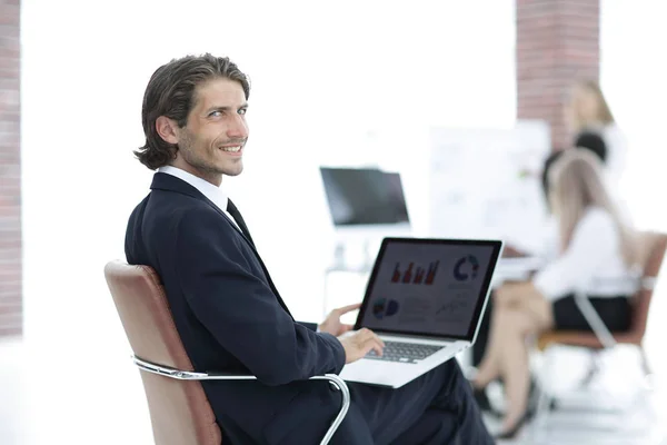 Closeup.businessman working on laptop with financial data. — Stock Photo, Image