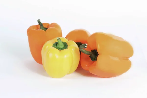 Yellow and red bell pepper.isolated on a white background — Stock Photo, Image