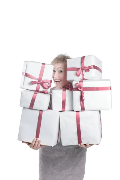 Closeup.beautiful mujer con boxes.isolated regalo en un blanco — Foto de Stock