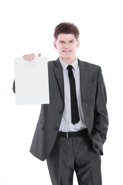 Jeune homme d'affaires montrant une feuille vide.isolé sur un blanc — Photo