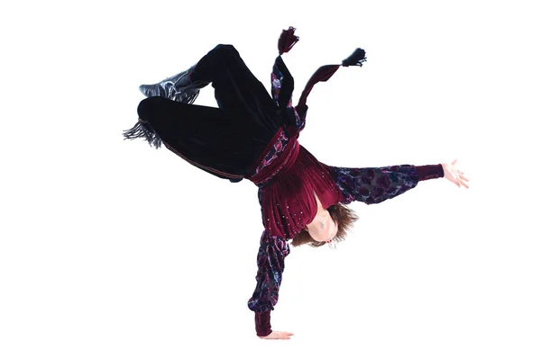 Θέα από το χορευτή top.male εκτελεί σόλο σε ένα χορό τσιγγάνων — Φωτογραφία Αρχείου