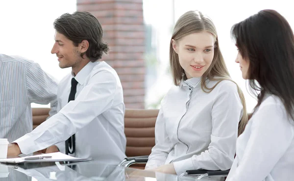 Equipo de Negocios Trabajando Juntos para Lograr Mejores Resultados — Foto de Stock