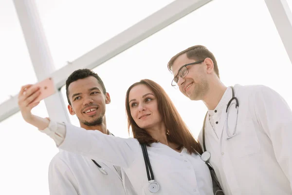 Közel Group Orvosok Figyelembe Véve Selfies Emberek Technológia — Stock Fotó