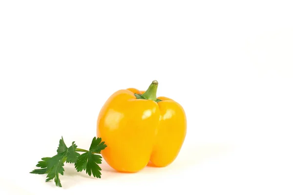 Zoete paprika .isolated op een wit geel — Stockfoto