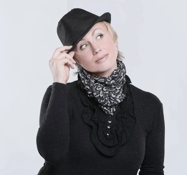 Porträt einer glamourösen Frau mit Hut auf weißem Hintergrund. — Stockfoto