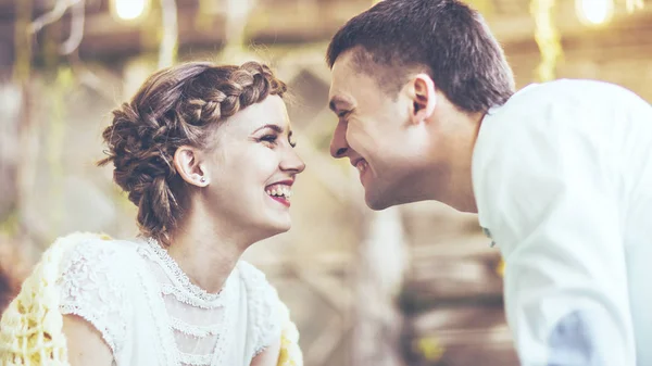 Concept van geluk - liefdevol paar-man en vrouw — Stockfoto