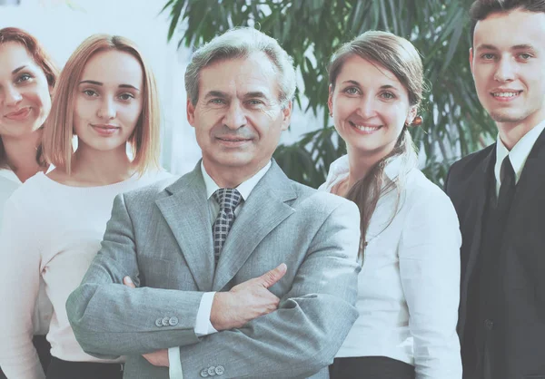 Affärsman och framgångsrik verksamhet team på kontoret — Stockfoto