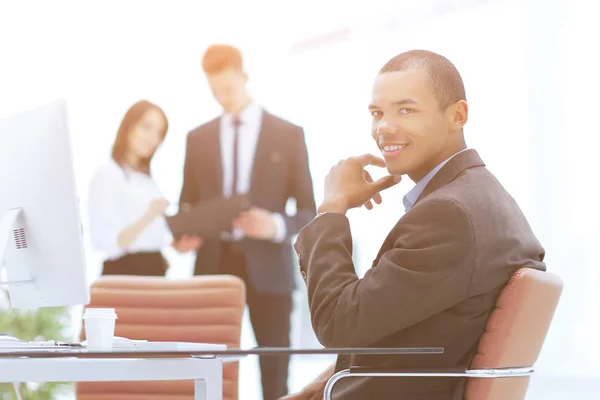 Confident young businessman on blurred background office — Stock Photo, Image