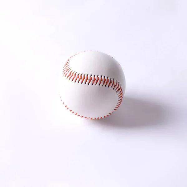 Beisebol ball .isolated em um fundo branco  . — Fotografia de Stock