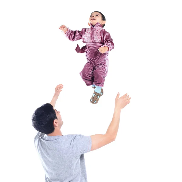 Padre jugando con el joven son.isolated en un blanco —  Fotos de Stock