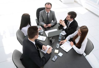 En iyi view.business ekibinden bir iş ile ilgili bir sorun tartışıyor.