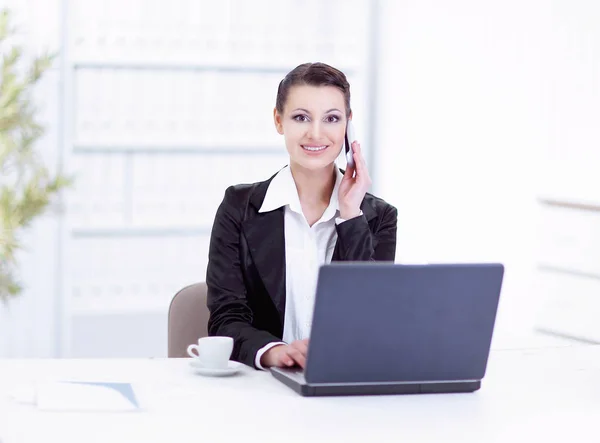 Executive business woman talking on mobile phone in office — Stock Photo, Image