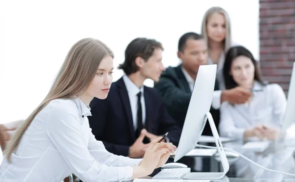 Business-team som diskuterar med Manager frågor — Stockfoto