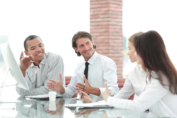 Manager houdt een bijeenkomst met de business team — Stockfoto