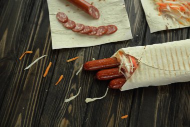 Pide üzerinde kopya alanı ile ahşap background.photo sosis