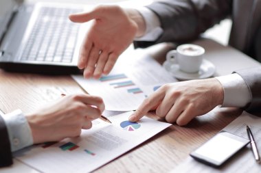 iş adamları ve ortak satış rakamları bu y çözümleme