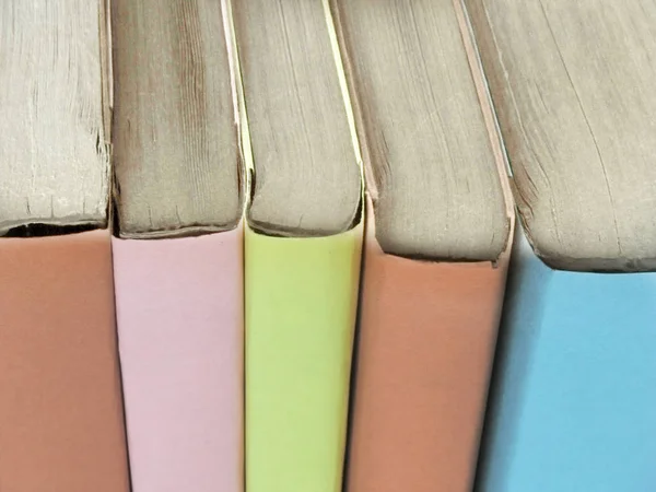 Close-up. boeken in veelkleurige bindingen. concept van onderwijs — Stockfoto